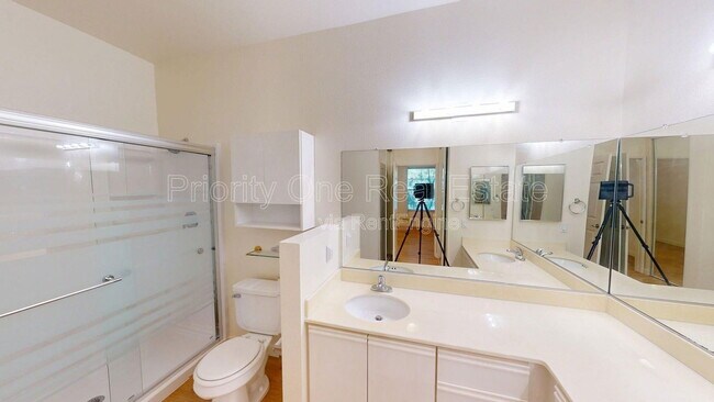 Building Photo - 10921 Sabre Hill Dr