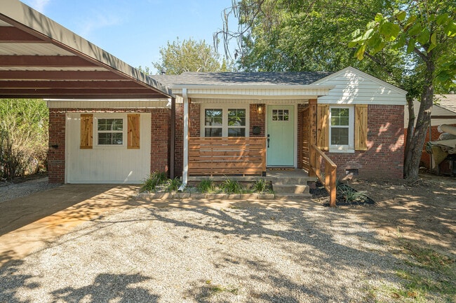 Building Photo - 1125 SW 47th St