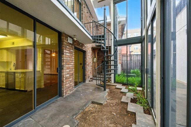 Building Photo - 3108 Vossdale Rd