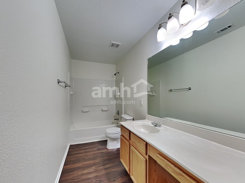 Building Photo - 14117 Cochise Dr