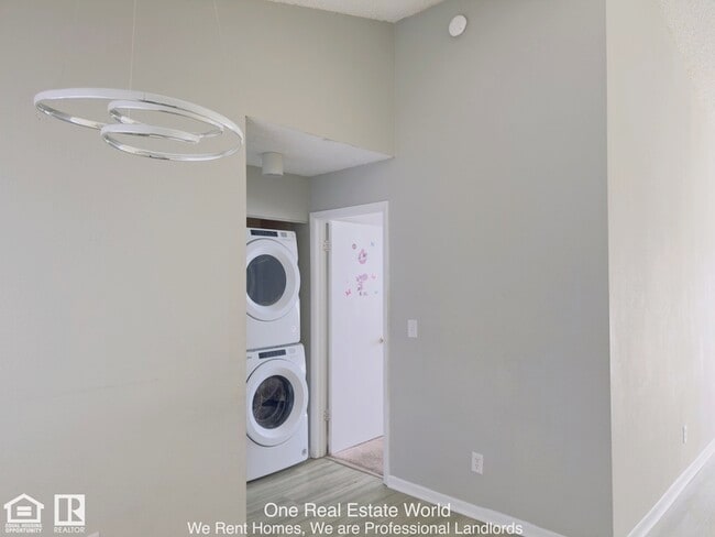 Building Photo - 2504 Woodgate Blvd