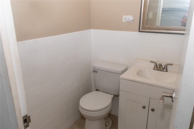 Building Photo - 210 N 17th St