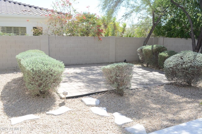 Building Photo - 7637 E Calle De Las Brisas