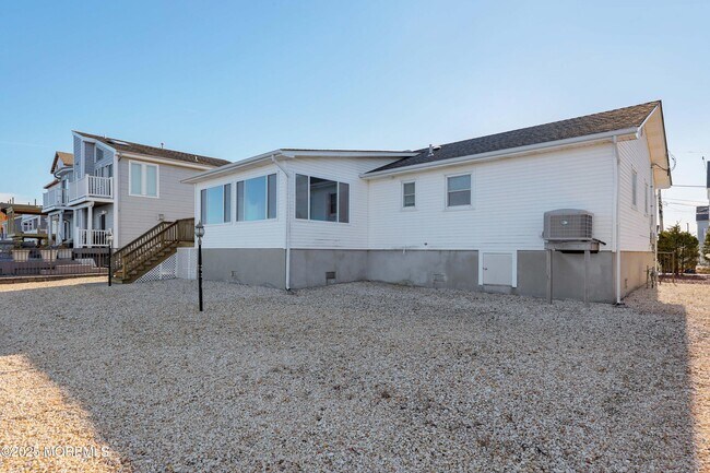 Building Photo - 1828 Ensign Ct