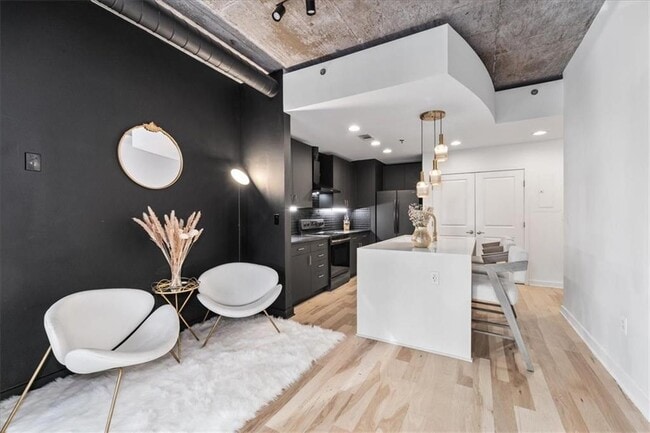 Building Photo - 250 Pharr Rd NE