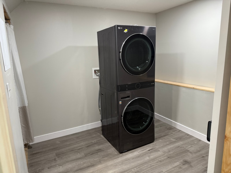 Building Photo - 204 Treeline Ln