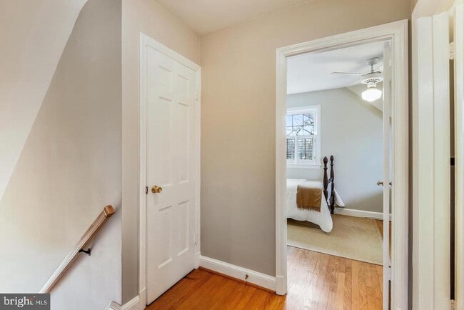 Building Photo - 1727 Oakcrest Dr