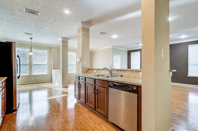 Building Photo - 5339 Brookway Dr