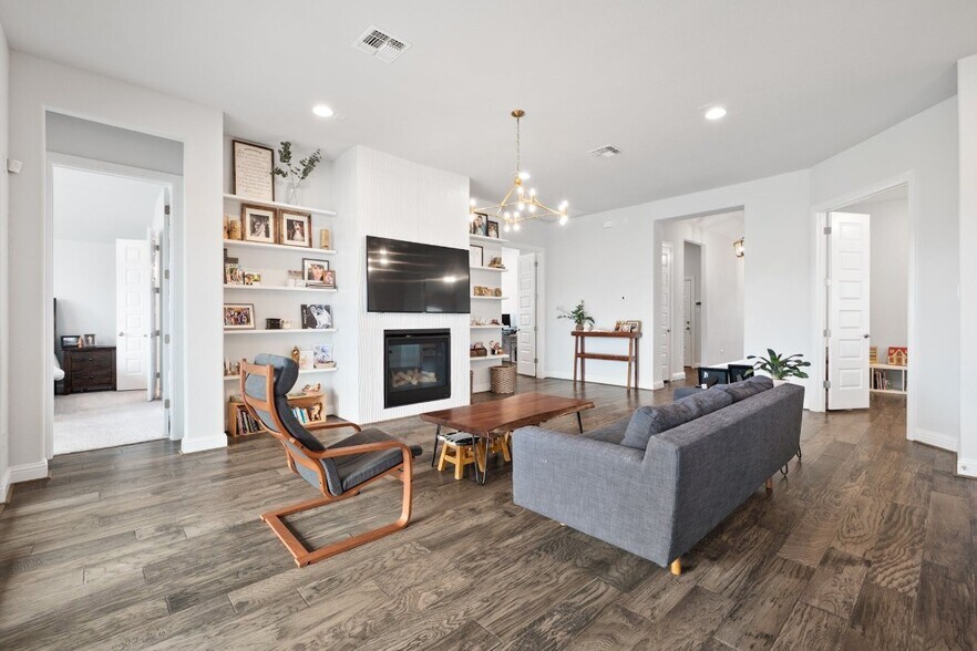 Living Room - 513 Elworth Path