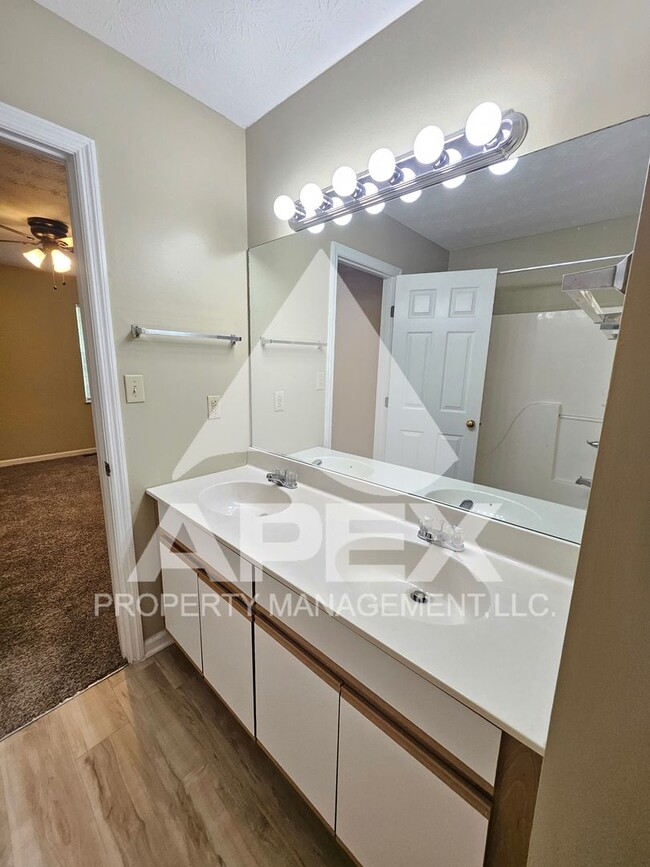 Building Photo - MOVE-IN SPECIAL, $1 RENT!! - Spacious 2Bd - 1.5 Ba Town Home---WEST--CEDAR BLUFF!