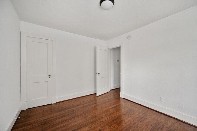 Building Photo - 819 Weedon St