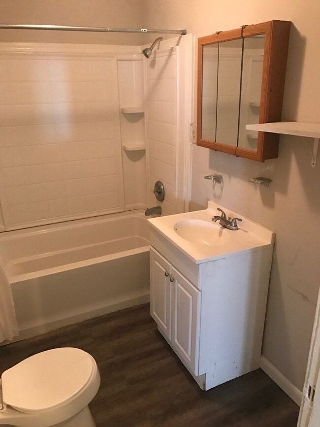 Building Photo - 4 Bed, 2 Bath Near UOM