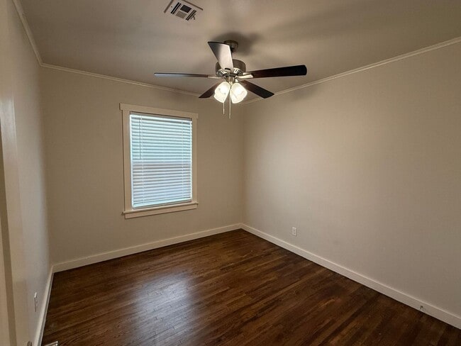 Building Photo - Welcome to your new charming 3-bedroom, 1.5-bath home in Broken Arrow close to Main Street!