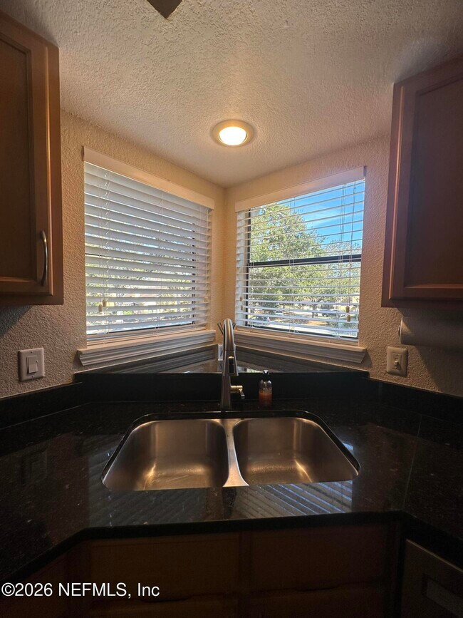 Building Photo - 935 Seashell Ln