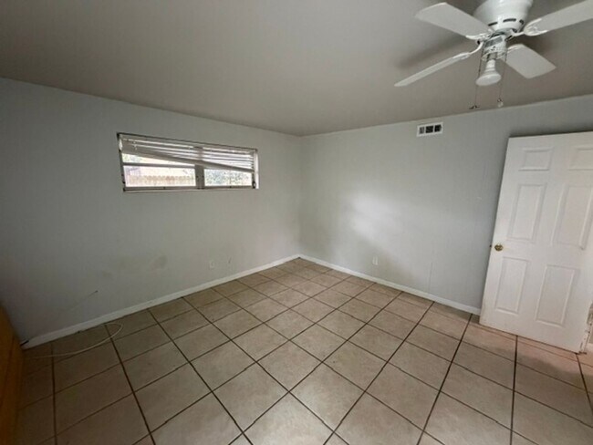 Building Photo - 1105 Timber Ln