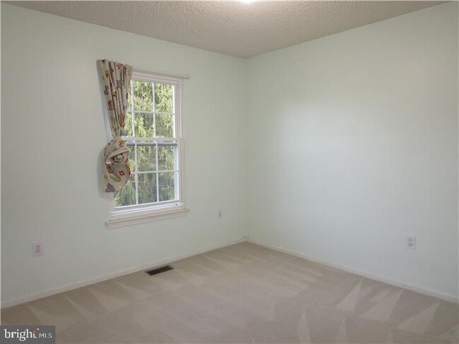 Building Photo - 33 Ketley Pl