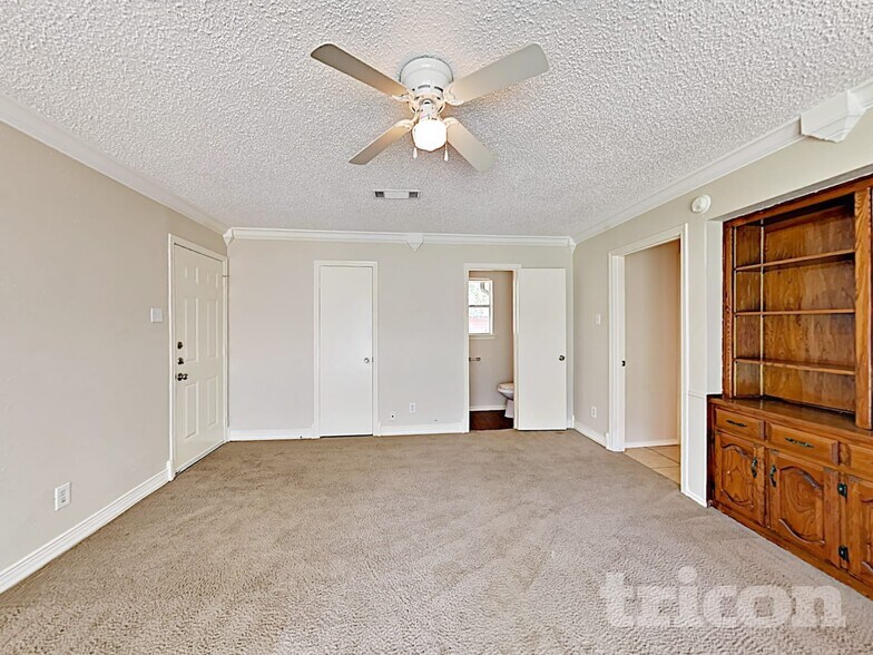 Building Photo - 737 SE 3rd St