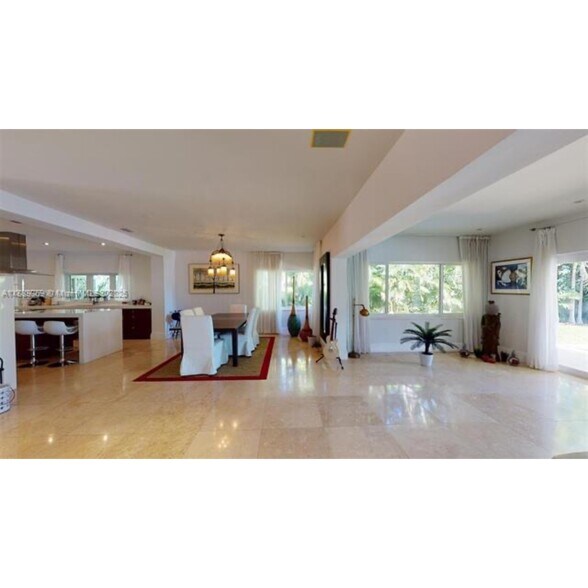 Building Photo - 6015 Pine Tree Dr