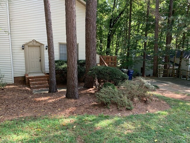 Primary Photo - 2 BEDROOM TOWNHOME NEAR CRABTREE-DECK-SHAD...