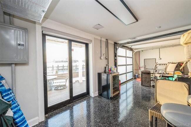 Building Photo - 400 Shore Rd