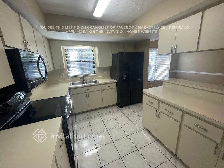 Building Photo - 2204 Tall Oak Ct