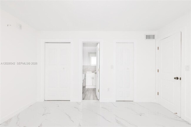 Building Photo - 1060 NE 78th St