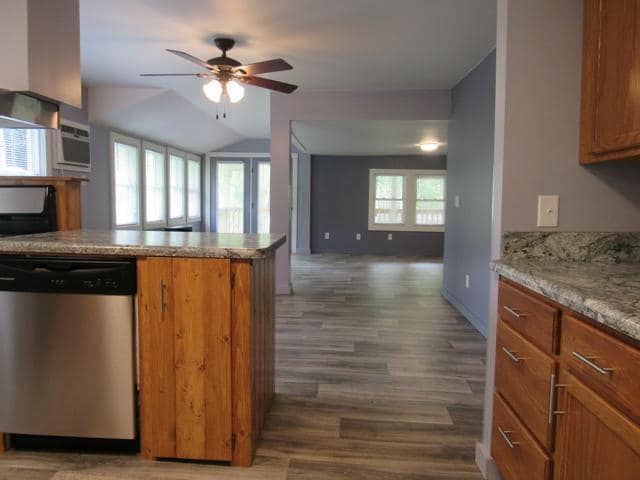 Building Photo - $1,600 - 2 Bed / 1.5 Bath House on Caney Fork with Stunning Landscaped Gardens