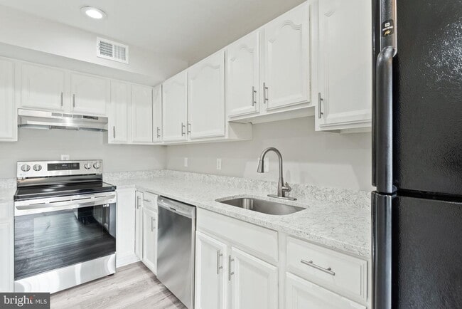 Building Photo - 57 Adams Dr NE