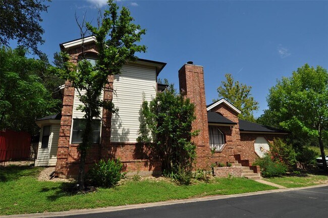 Building Photo - 9902 Talleyran Dr