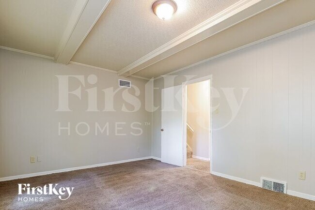 Building Photo - 3233 Earl Dr