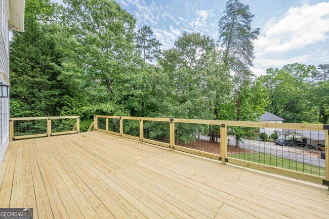 Building Photo - 2555 Chattahoochee Ln