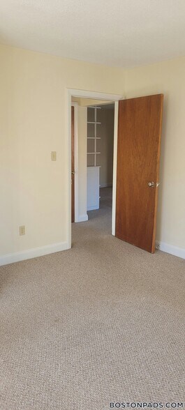Building Photo - 11 Brattle Dr