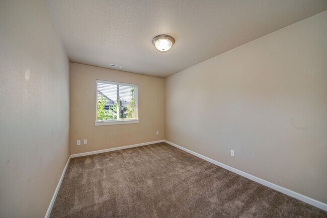 Building Photo - 20469 Brentwood Ave