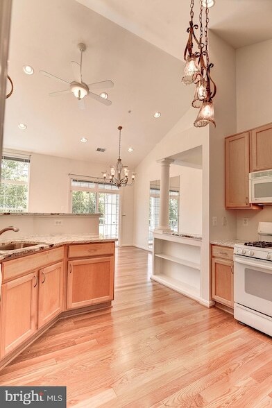 Building Photo - 10706 Symphony Way