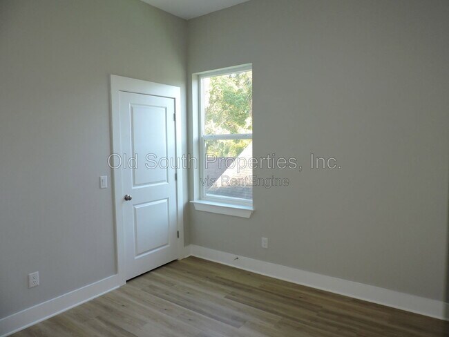Building Photo - 706 N F St