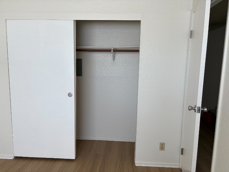 Building Photo - 4040 W 130th St