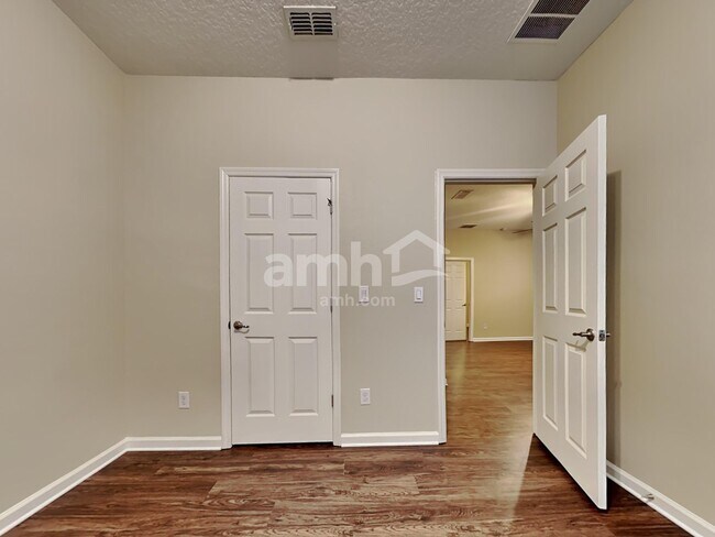 Building Photo - 743 Sunny Stroll Dr