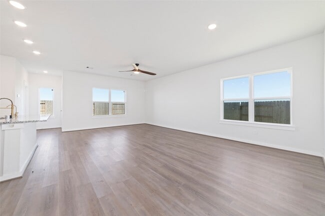 Building Photo - 4712 Peony Grn Dr