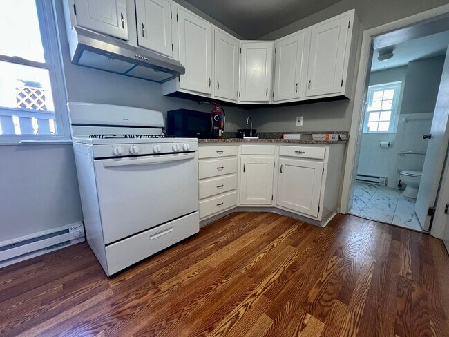 Building Photo - 713 S 2nd St