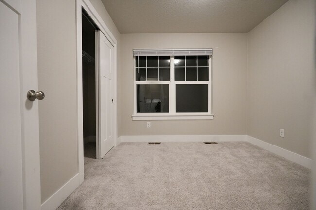 Building Photo - Welcome Home - Single Family Available Now