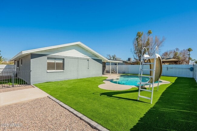 Building Photo - 1715 E El Parque Dr