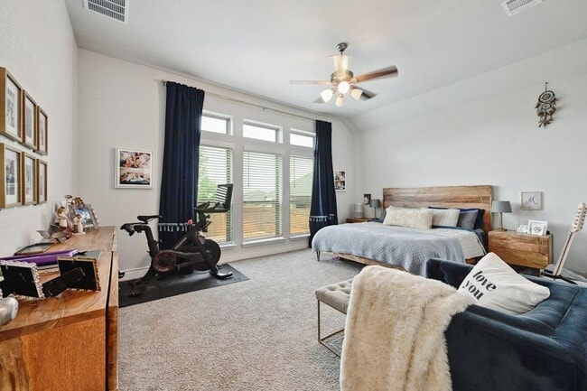 Building Photo - 132 Cyrus Milton Dr