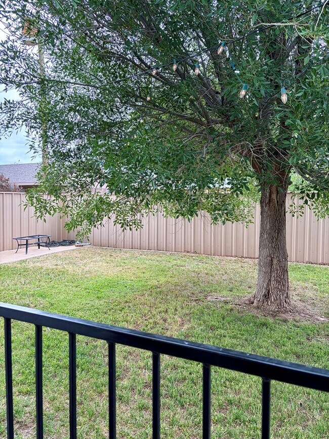 Building Photo - 4601 Redbud Ave