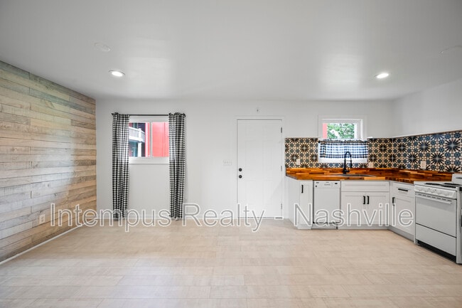 Building Photo - 910 Shelby Ave