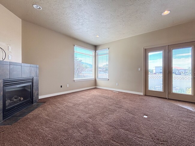 Building Photo - Beauty & Space on Premium Corner Lot!