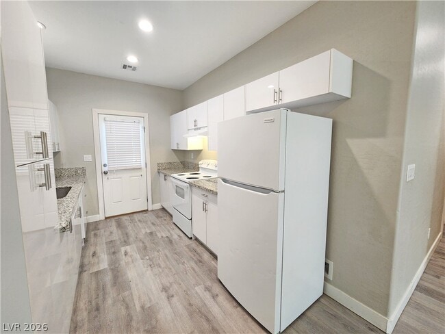 Building Photo - 1121 Sixshooter Ave