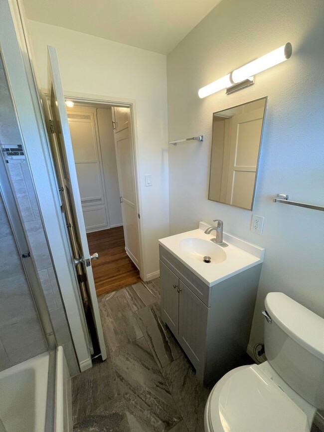 Building Photo - Upgraded Midtown Home with Beautiful Wood ...