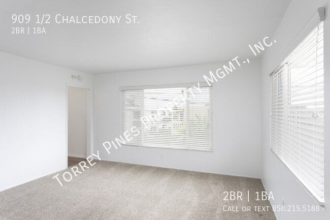 Building Photo - 909 1/2 Chalcedony St.-