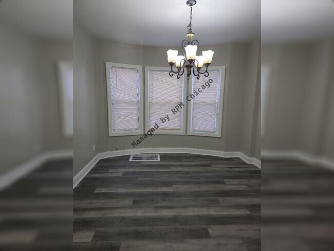 Building Photo - 3240 W 64th Pl