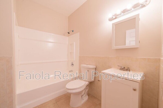 Building Photo - 112 N High St